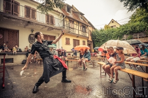 LES MAINS À LA PÂTE